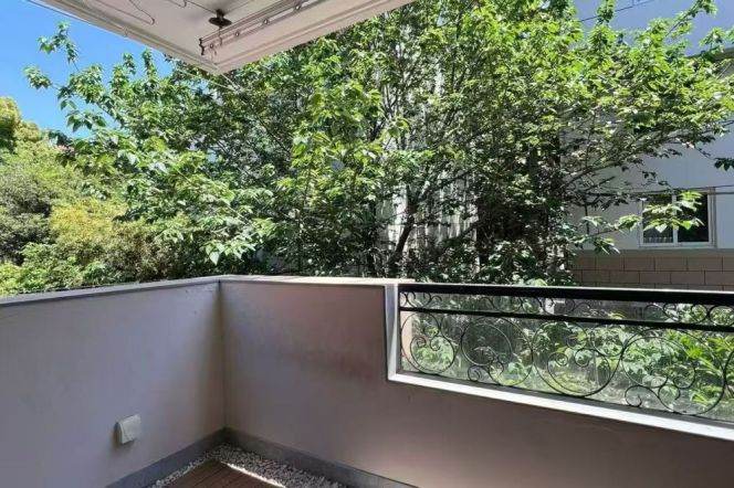 2BR Apartment in Jing'an (L2/L11)