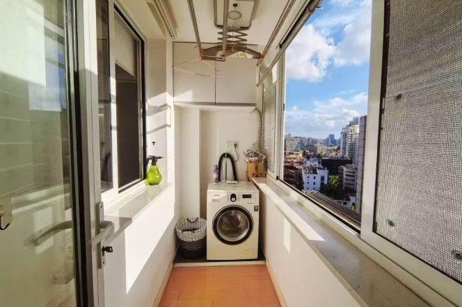 Bright Modern 2BR Apartment near Zhongshan Park (L2/L3/L4)