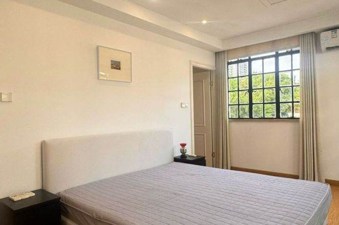 Bright 2BR Lane House near Jing'an Temple with Green View (L13)