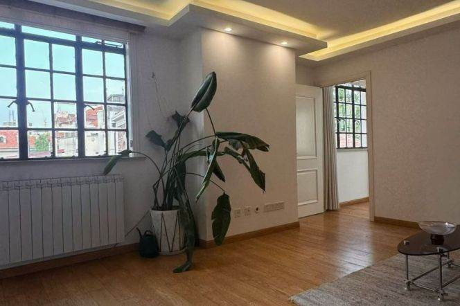 Bright 2BR Lane House near Jing'an Temple with Green View (L13)