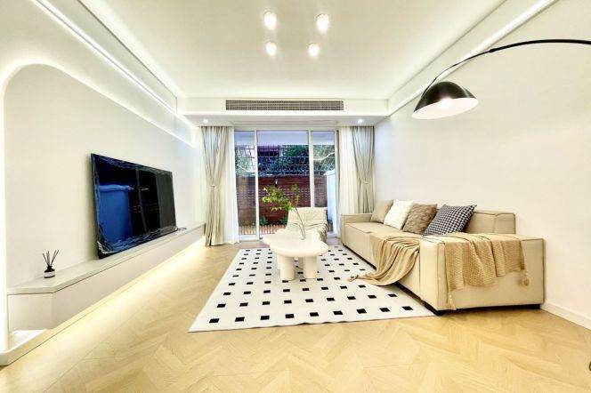 2BR Apartment near Hongkou Football Stadium Metro with Terrace (L8)