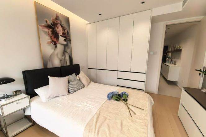 Modern 2BR Apartment near South Xizang Rd Metro (L4/L8)