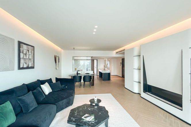 High-Floor Spacious 2BR Apartment near Shangcheng Rd Metro