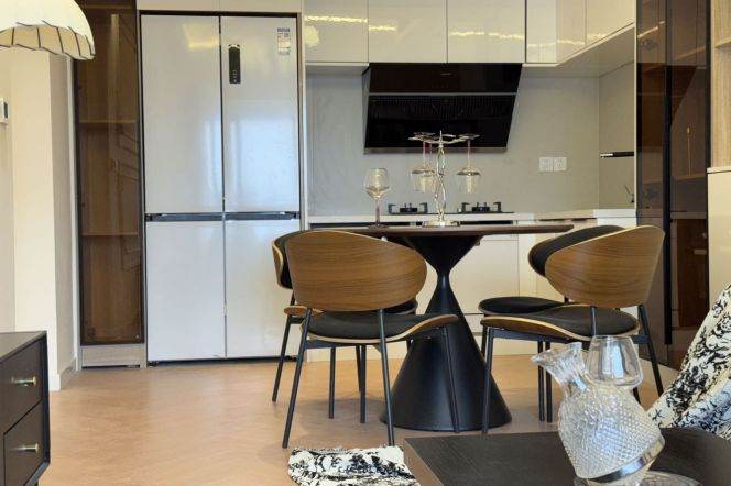 High-Floor Modern 2BR Apartment near Shanghai Stadium Metro (L4)