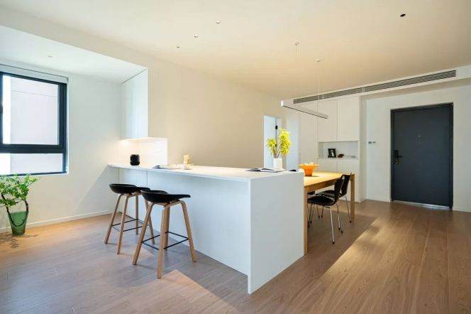 High-Floor Spacious 2BR Apartment near Shangcheng Rd Metro (L2/L9)