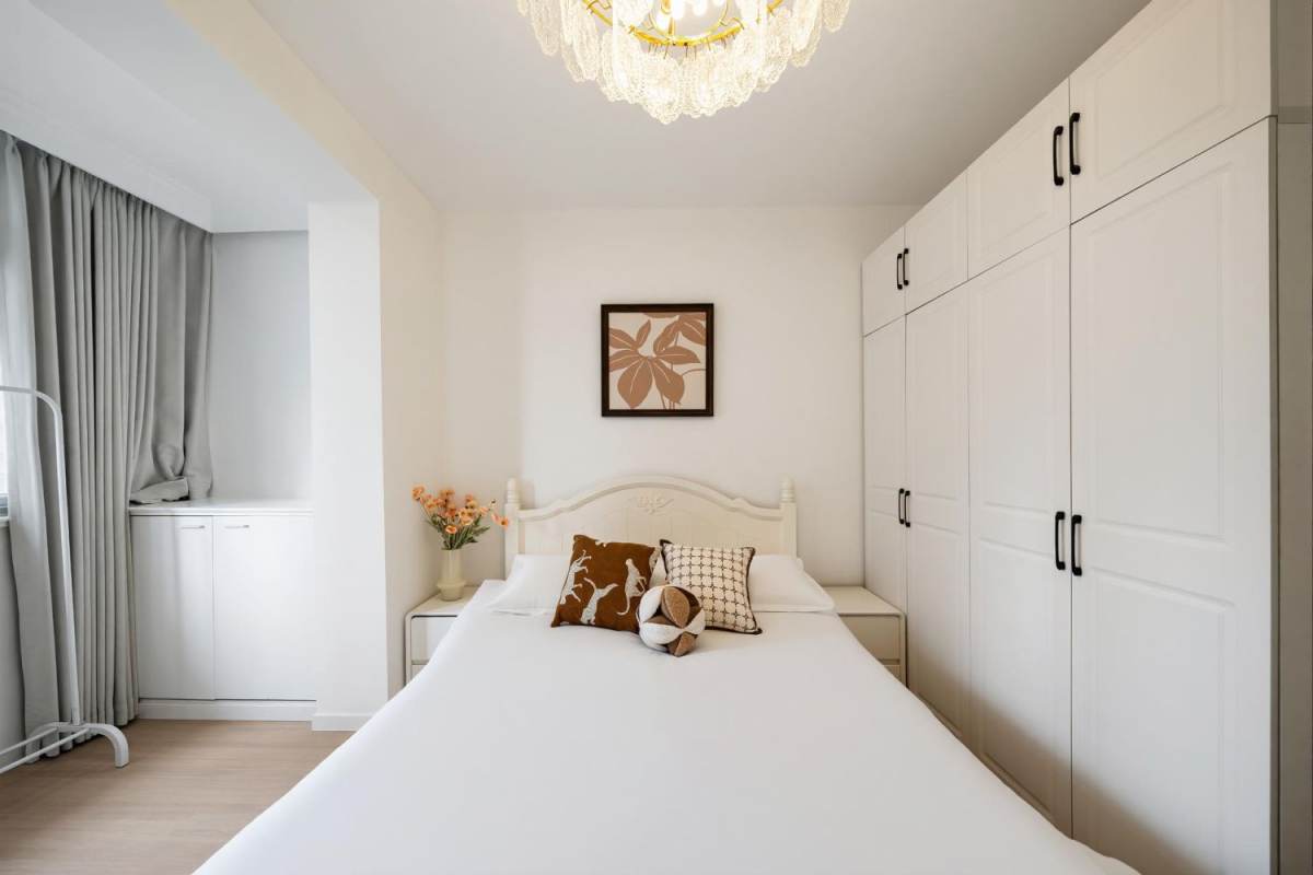 Housing image — Room