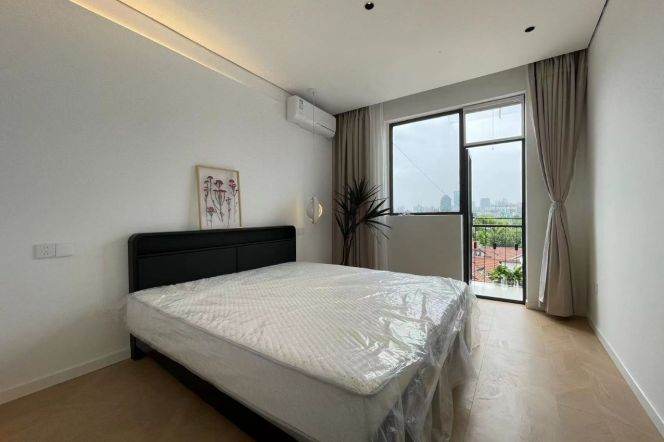 Modern Bright 1BR Apartment near Nanjing Xi Lu (L13)