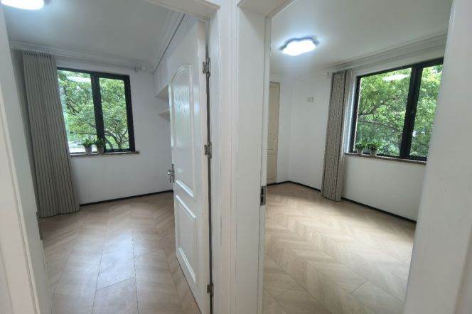 Modern Bright 3BR Apartment near West Yan'An Rd Metro