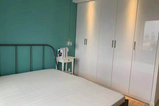 Spacious Modern Bright 2BR Apartment near Jiashan Market (L9/L12)