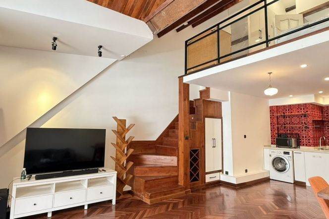 1BR Lane House in Jing'an with Terrace