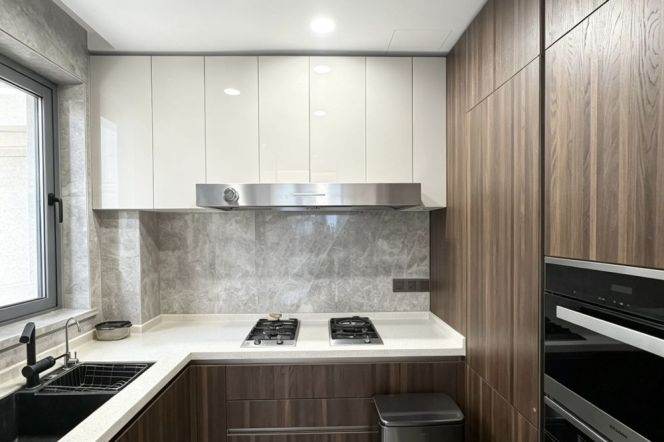 Spacious 3BR Apartment near South Xizang Rd Metro (L4/L8)
