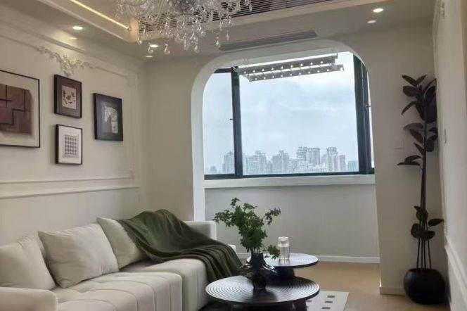High-Floor Spacious 1BR Apartment in Xujiahui (L10/L11)
