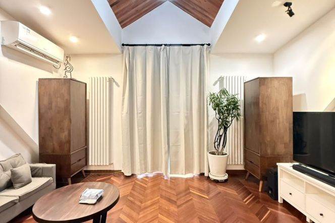 1BR Lane House in Jing'an with Terrace