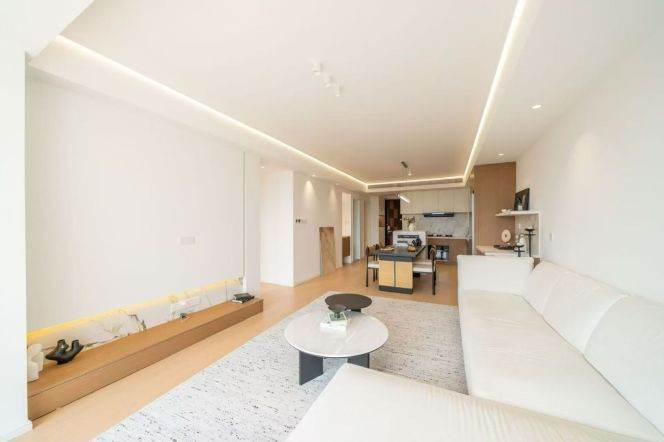 High-Floor 2BR Apartment in Gubei (L10/L15)