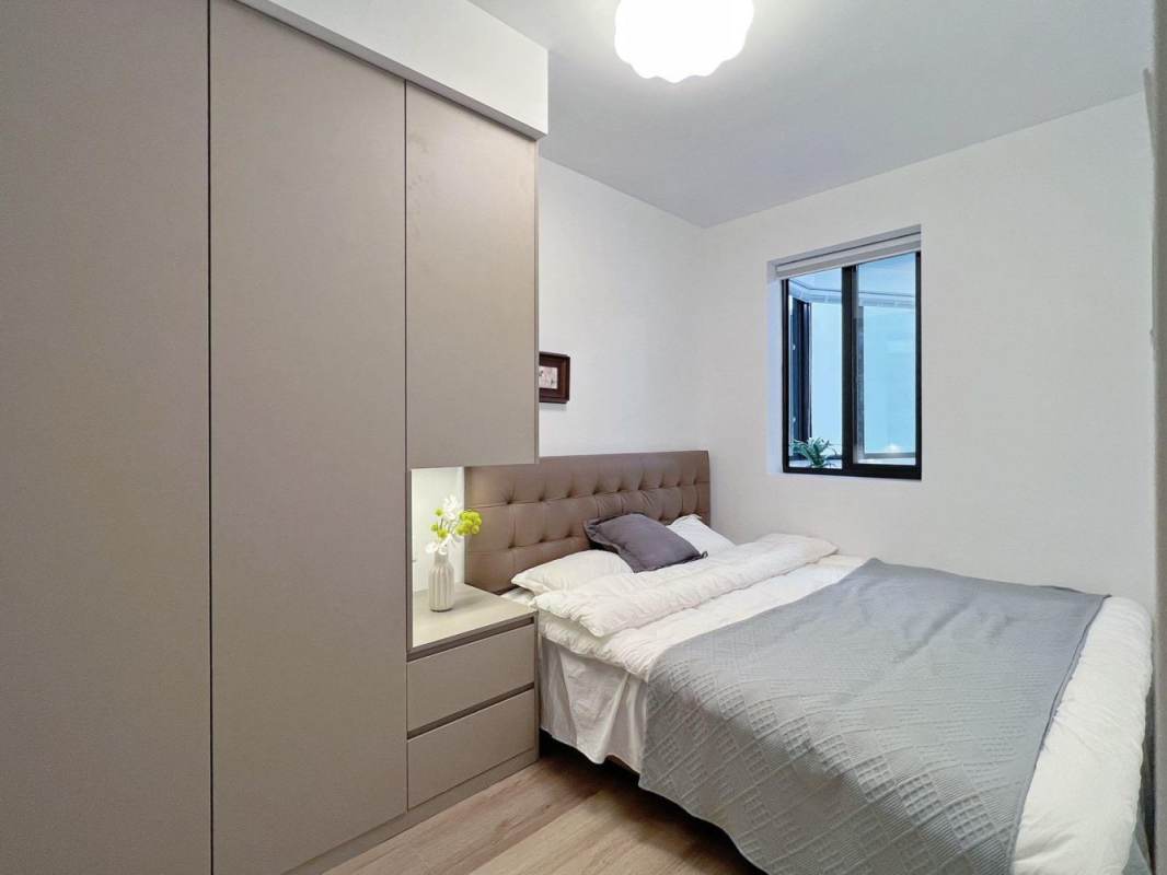 Housing image — Room
