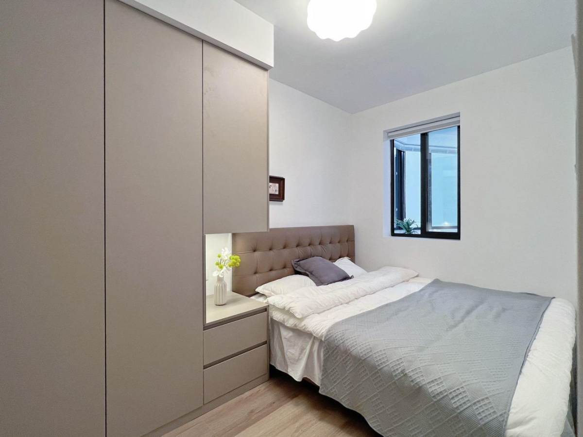 Housing image — Room