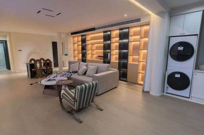 2BR Apartment in Hongqiao CBD with Private Garden