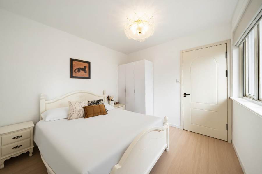 Housing image — Room