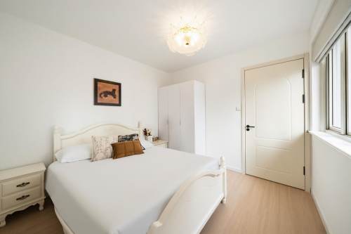 Housing image — Room