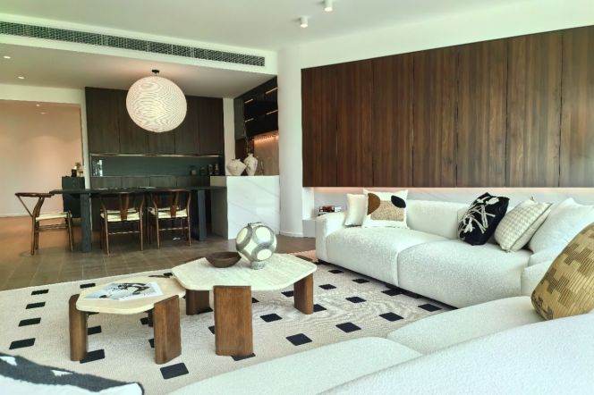 Spacious 4BR Apartment near Shangcheng Rd Metro