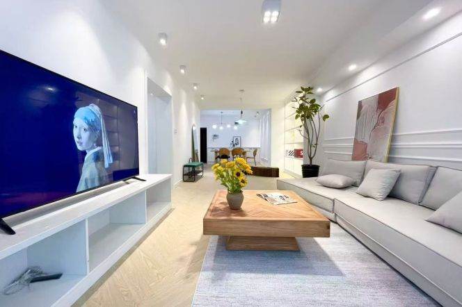 Spacious 2BR Apartment near West Yan'An Rd Metro