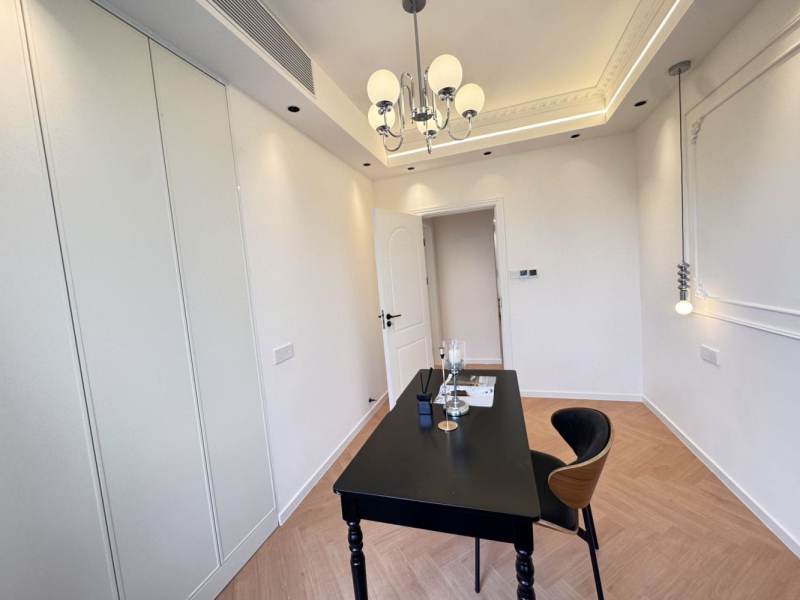 Housing image — Room