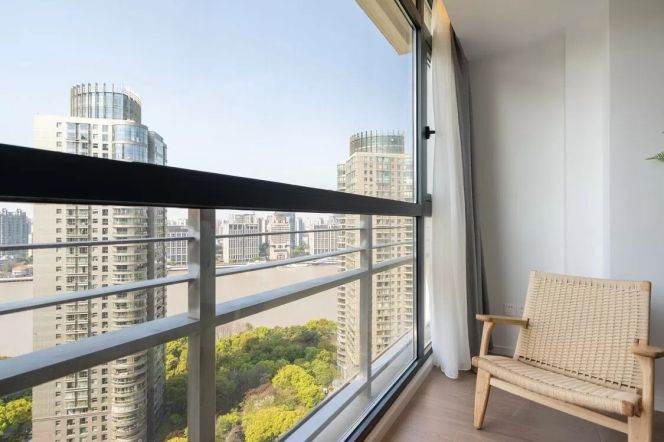 High-Floor Spacious 2BR Apartment near Shangcheng Rd Metro (L2/L9)