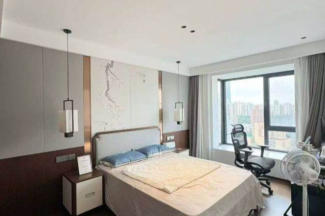 4BR Apartment near West Yan'An Rd Metro
