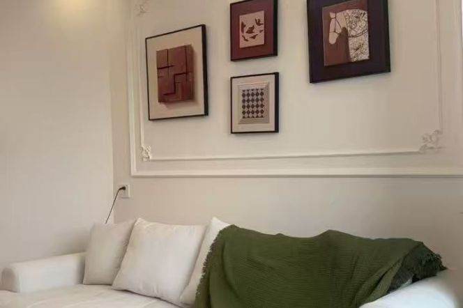 High-Floor Spacious 1BR Apartment in Xujiahui (L10/L11)