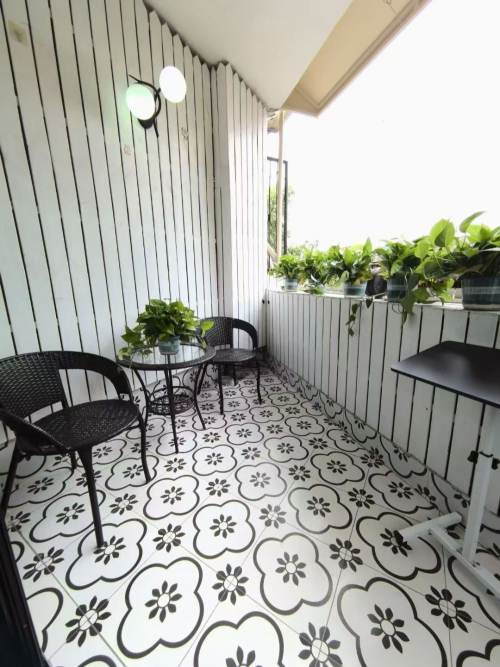 Housing image — Balcony