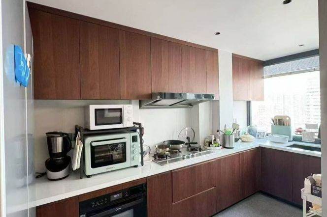 4BR Apartment near West Yan'An Rd Metro