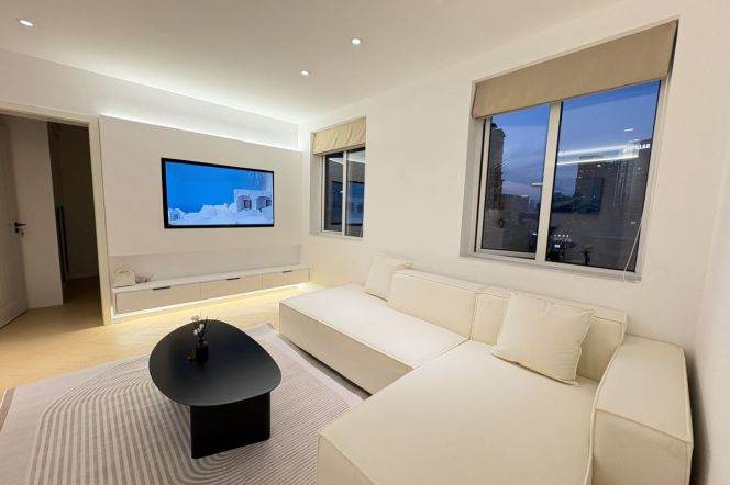 Modern Bright 2BR Apartment near Jiaotong University Metro