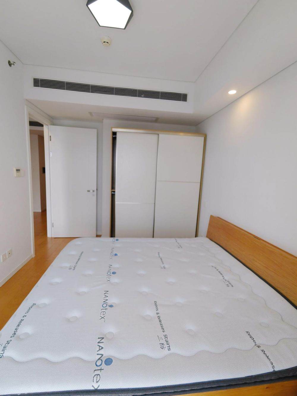 Housing image — room