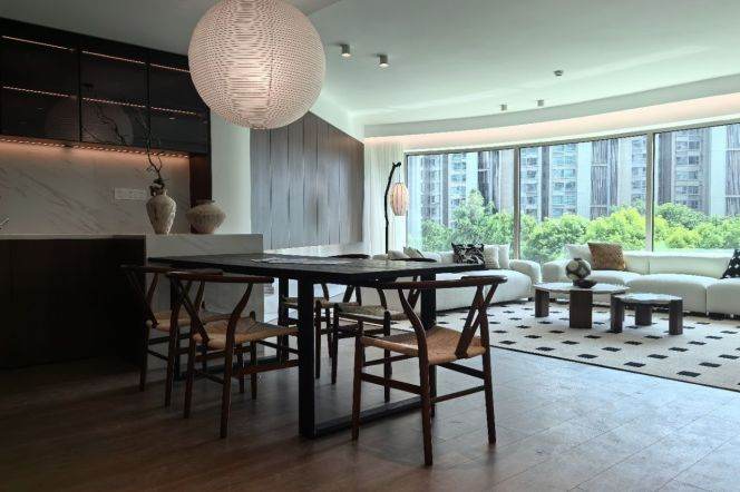 Spacious 4BR Apartment near Shangcheng Rd Metro