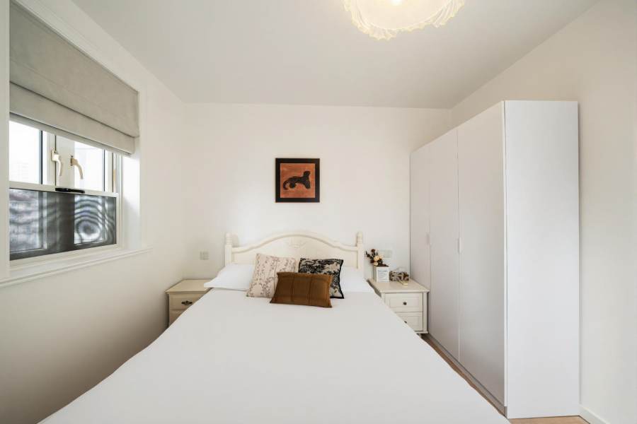 Housing image — Room