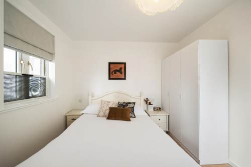 Housing image — Room