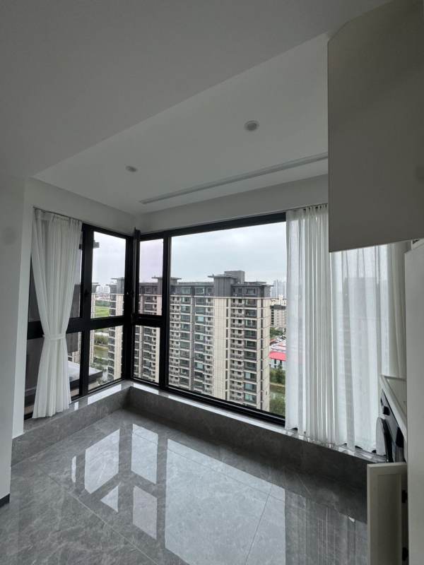 Housing image — Balcony