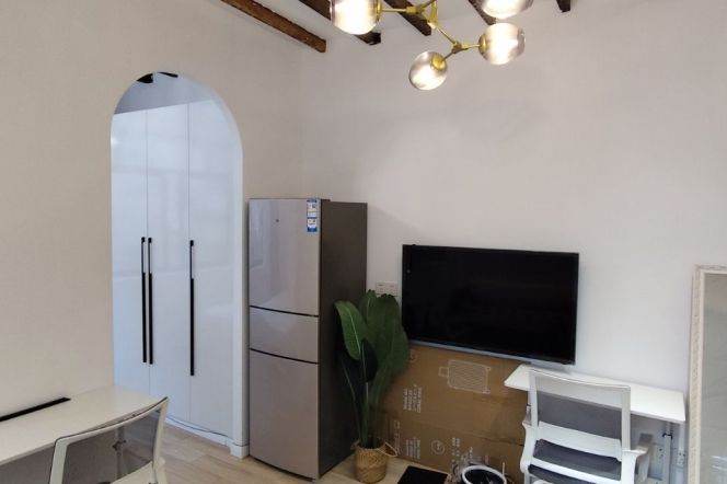 High-Ceiling 1BR Lane House near IAPM (L1/L10/L12)