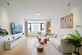 Spacious 2BR Apartment in Suzhou Creek North (L13)