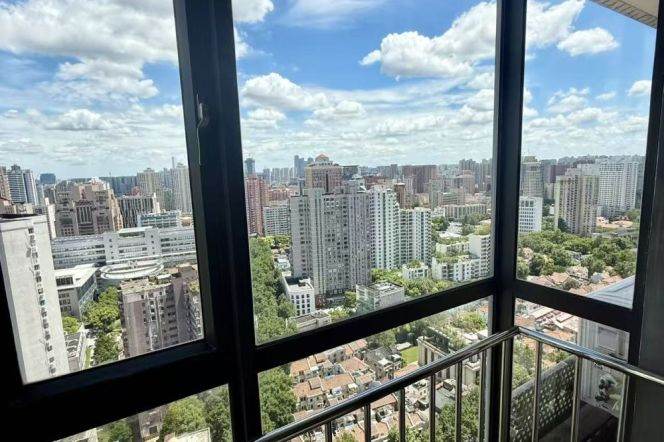 High-Floor 1BR Apartment in Old Xuhui (L9/L12)