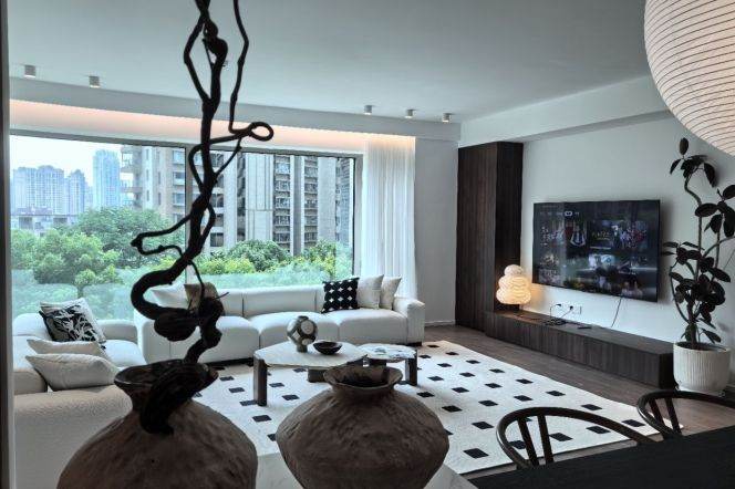 Spacious 4BR Apartment near Shangcheng Rd Metro