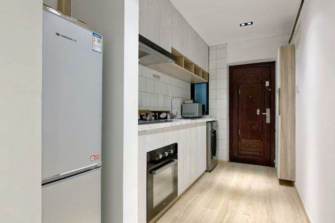 1BR Apartment in Jing'an (L7)
