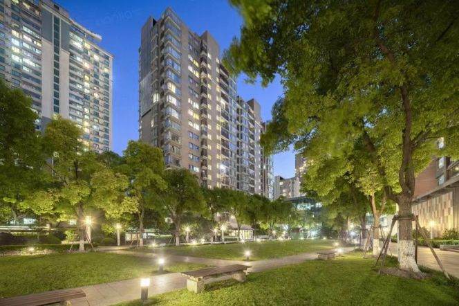 High-Floor 2BR Apartment in Xujiahui