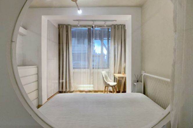 1BR Apartment in Jing'an (L7)
