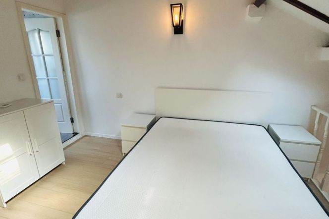 Historic High-Ceiling 1BR Lane House near IAPM (L9/L12)