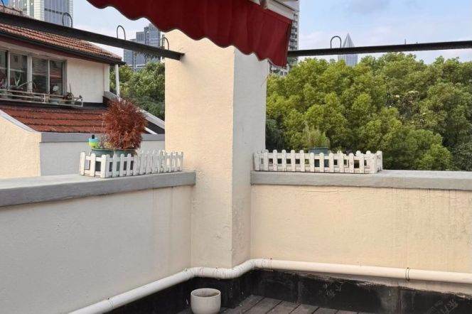 2BR Lane House near South Shaanxi Rd Metro with Terrace (L13)