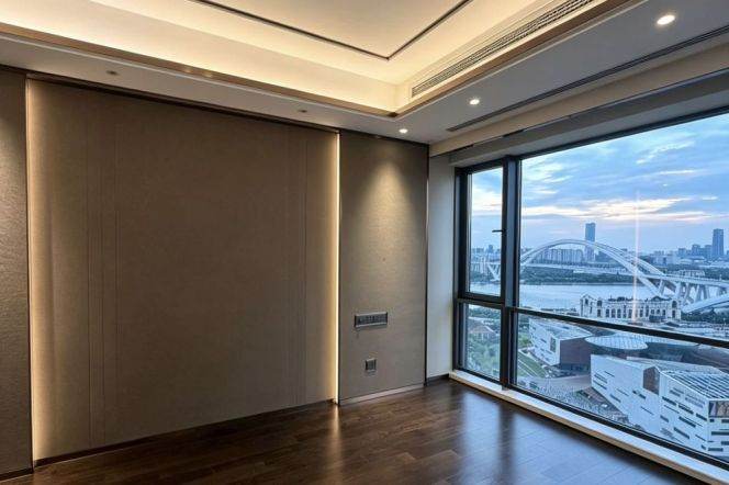 Spacious 3BR Apartment near South Xizang Rd Metro (L4/L8)