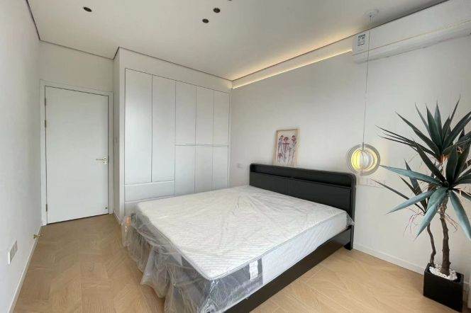 Modern Bright 1BR Apartment near Nanjing Xi Lu (L13)