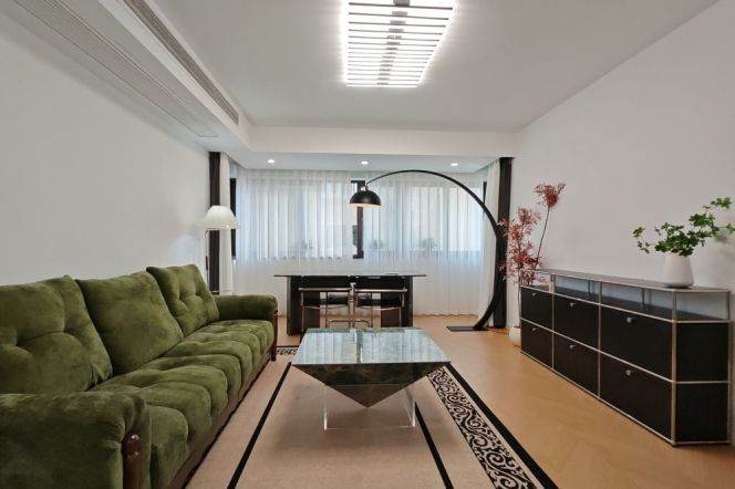 Spacious Modern Bright 2BR Apartment in Gubei (L2/L15)
