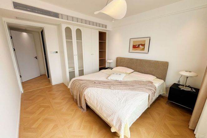 Bright Modern 3BR Apartment near South Pudong Road Metro (L2/L9/L14)